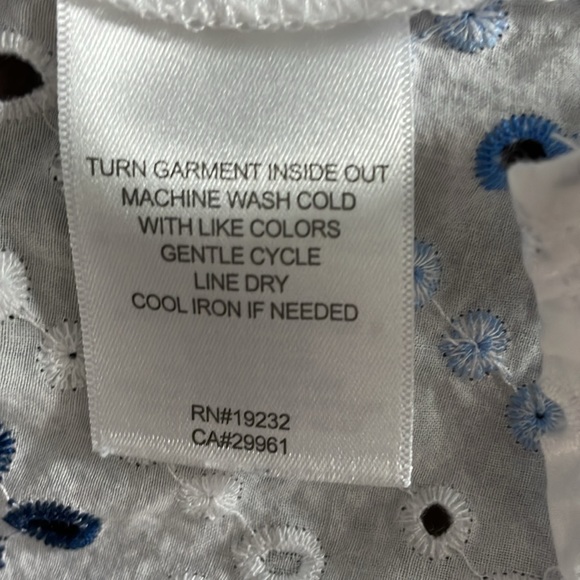 Women’s size petite extra large blue and white Alfred Dunner button up blouse - Picture 9 of 10